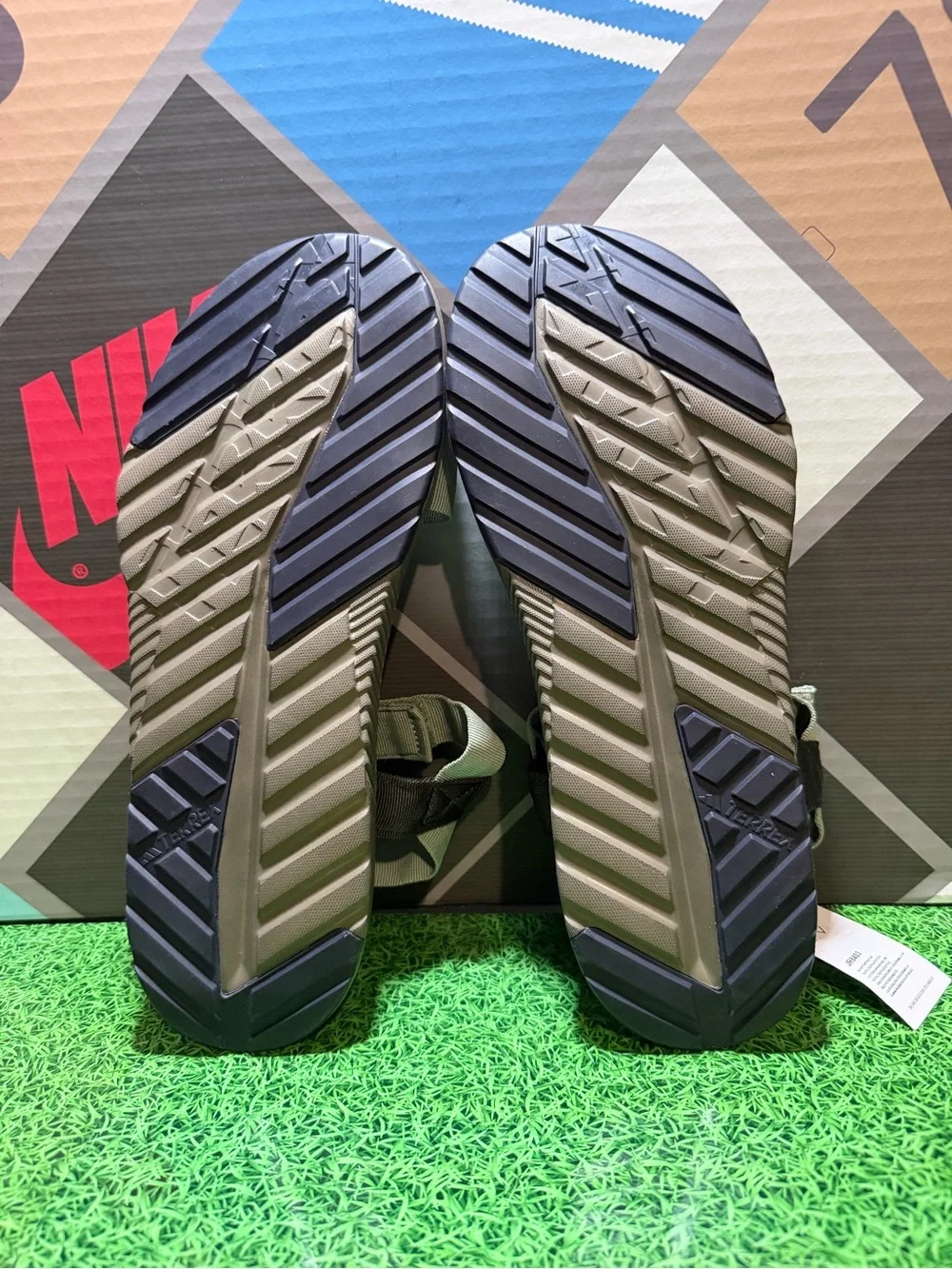 adidas Terrex Hydroterra Light Sandals JR8403 Olive Strata Tent Green Men’s Sz 9